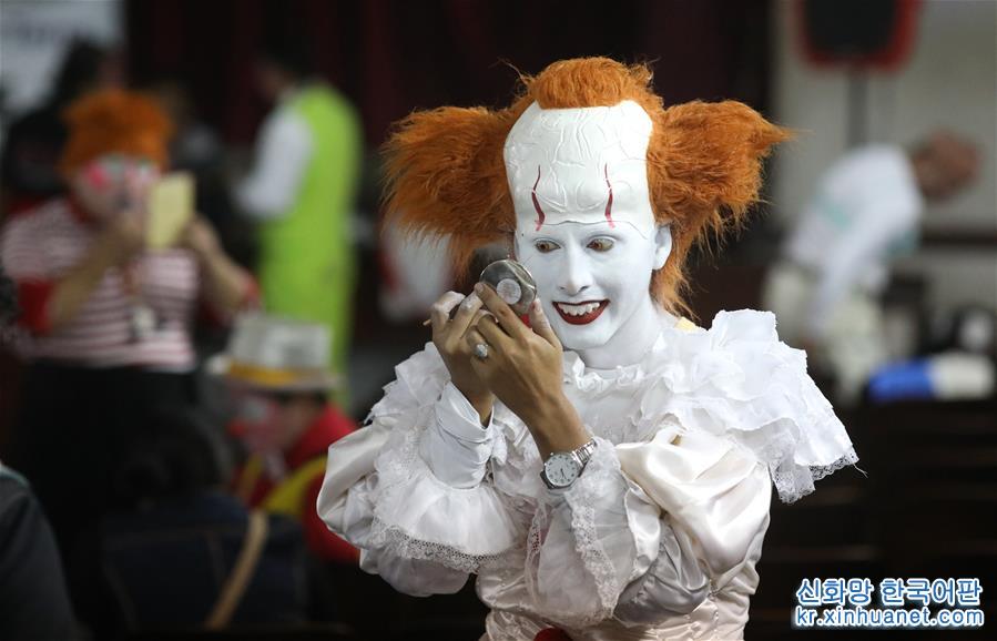 （国际）（5）小丑街头欢庆“秘鲁小丑日”