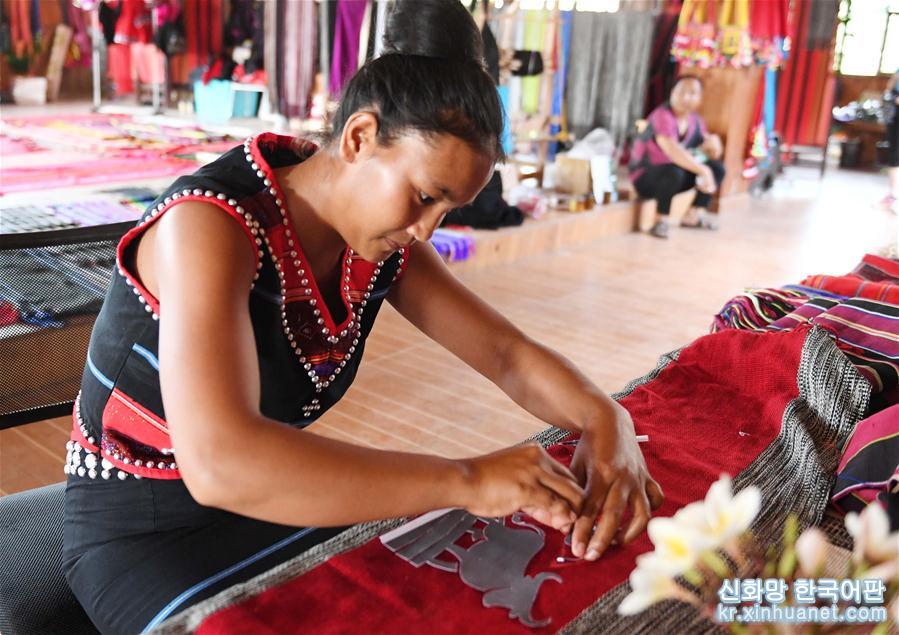 （社会）（4）云南西盟：创新民族纺织工艺助佤族村民增收