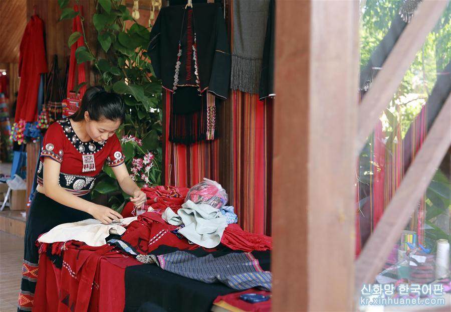 （社会）（5）云南西盟：创新民族纺织工艺助佤族村民增收