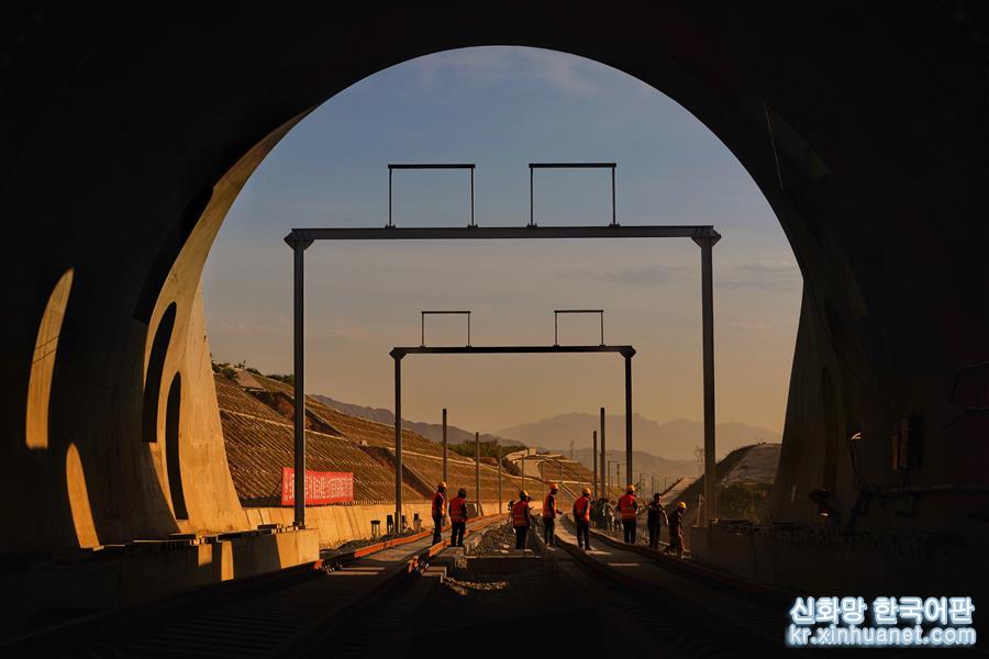 （經濟）（2）崇禮鐵路正盤臺隧道鋪軌完成