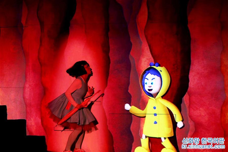 （文化）（1）上海：多媒体儿童剧《看不见的朋友》首演