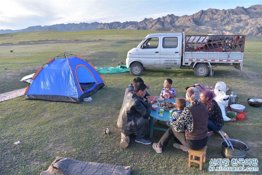 （图片故事）（12）走近哈萨克族牧民的转场生活