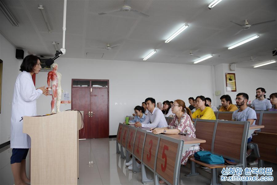 （教育）（2）留学生卓尼：我在中国学针灸