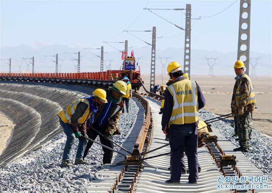 #（经济）（7）敦煌至格尔木铁路铺轨工程全面完工