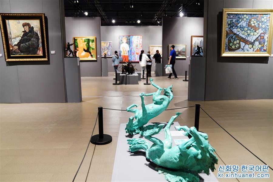 （文化）（7）国际油画展“添彩”中俄博览会