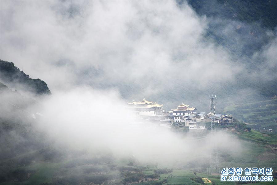 （美丽中国）（1）雾中仙境——扎尕那