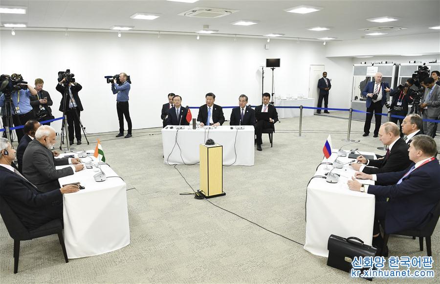 （时政）习近平出席中俄印领导人会晤