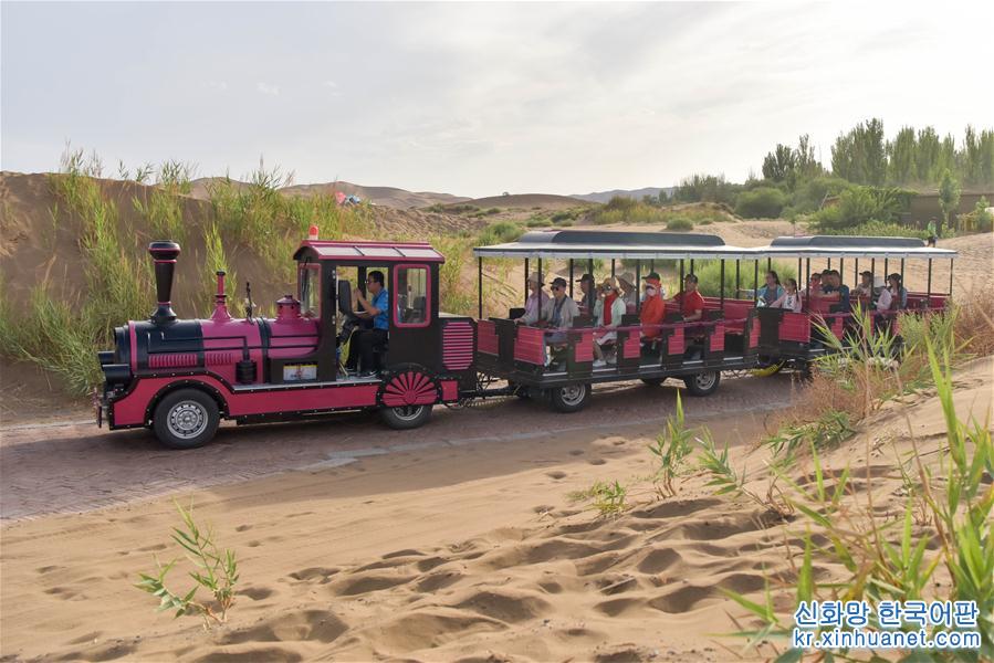 （社会）（4）新疆：沙漠旅游迎来黄金季