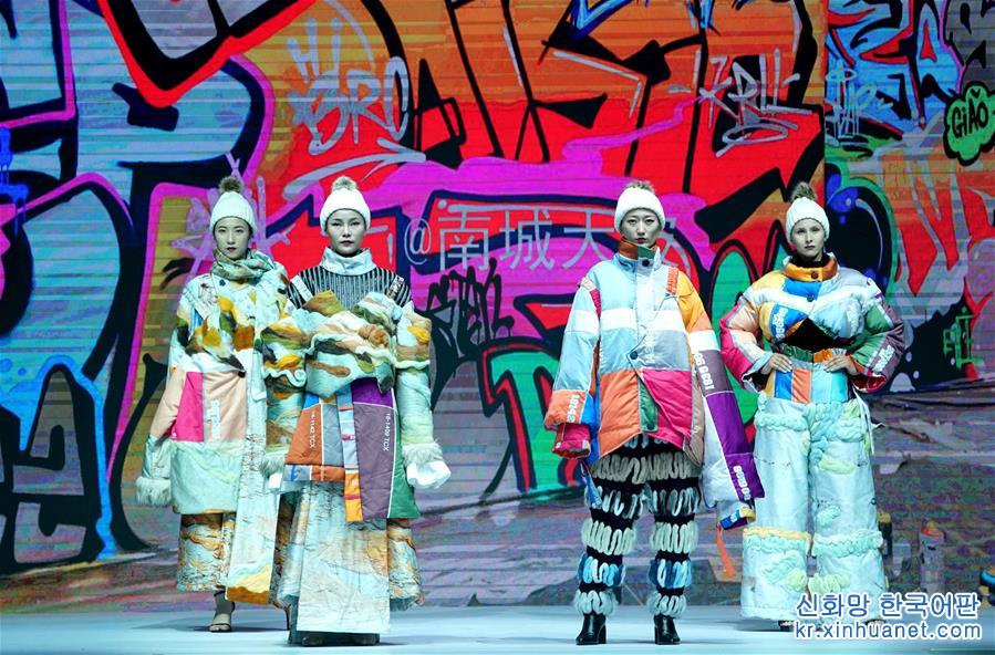 （新華視界）（5）首屆“中國皮都杯、辛冬裝”時裝設計大賽在河北辛集舉行
