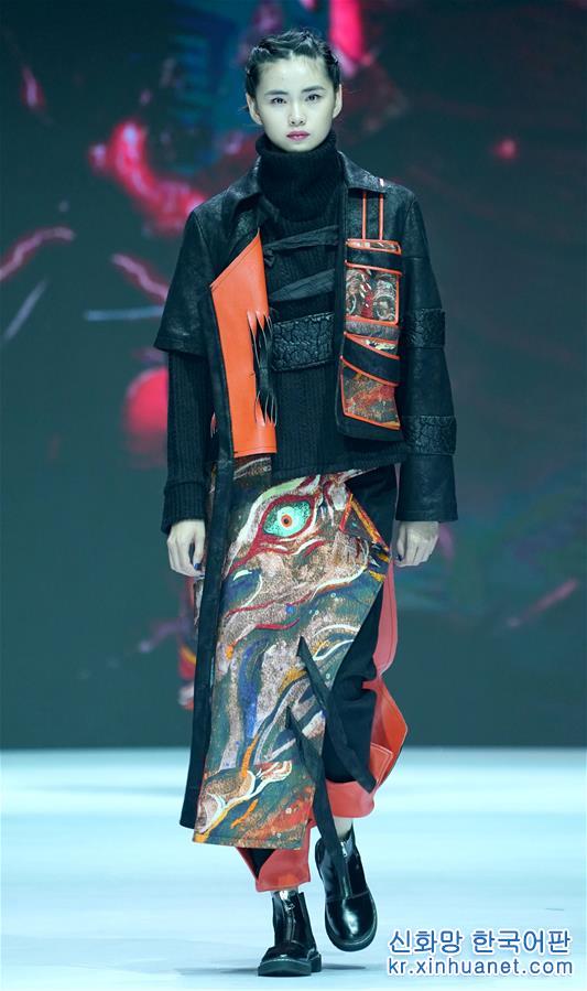 （社会）（3）首届“中国皮都杯、辛冬装”时装设计大赛在河北辛集举行