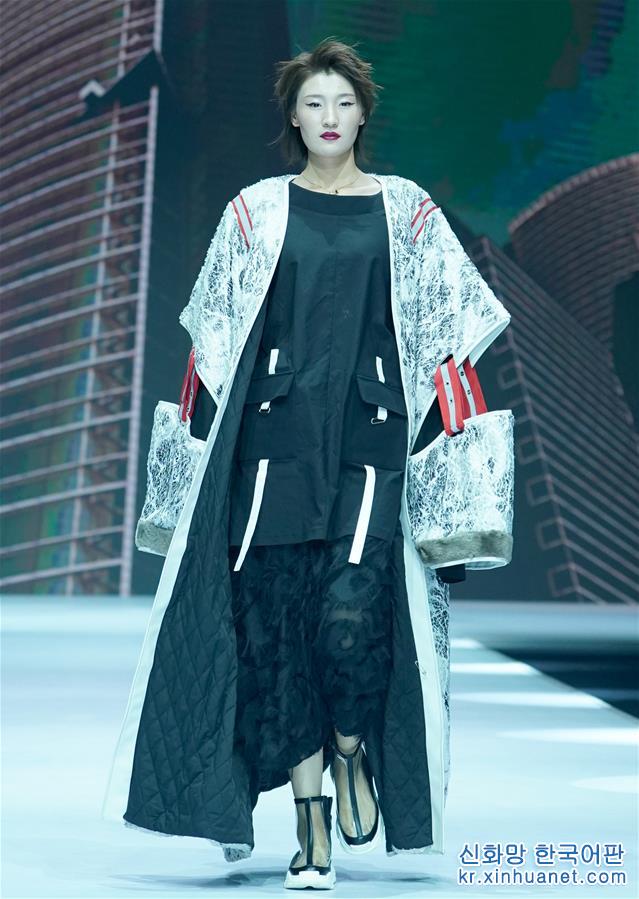 （新华视界）（6）首届“中国皮都杯、辛冬装”时装设计大赛在河北辛集举行