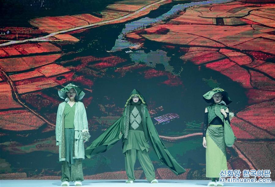 （新華視界）（10）首屆“中國皮都杯、辛冬裝”時裝設計大賽在河北辛集舉行