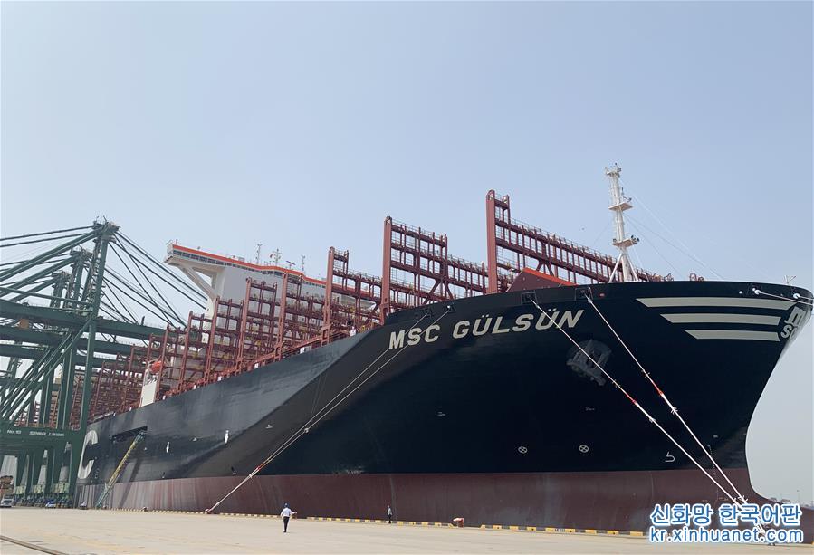 （圖文互動）（2）世界載箱量最大集裝箱船“地中海古爾松”輪在天津港首航