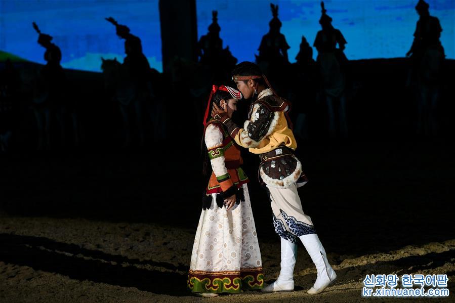 （社会）（1）蒙古国演员为中国观众展现马术实景剧