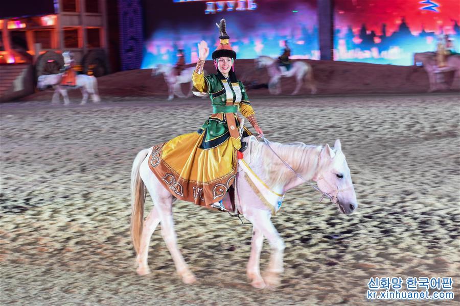 （社会）（5）蒙古国演员为中国观众展现马术实景剧