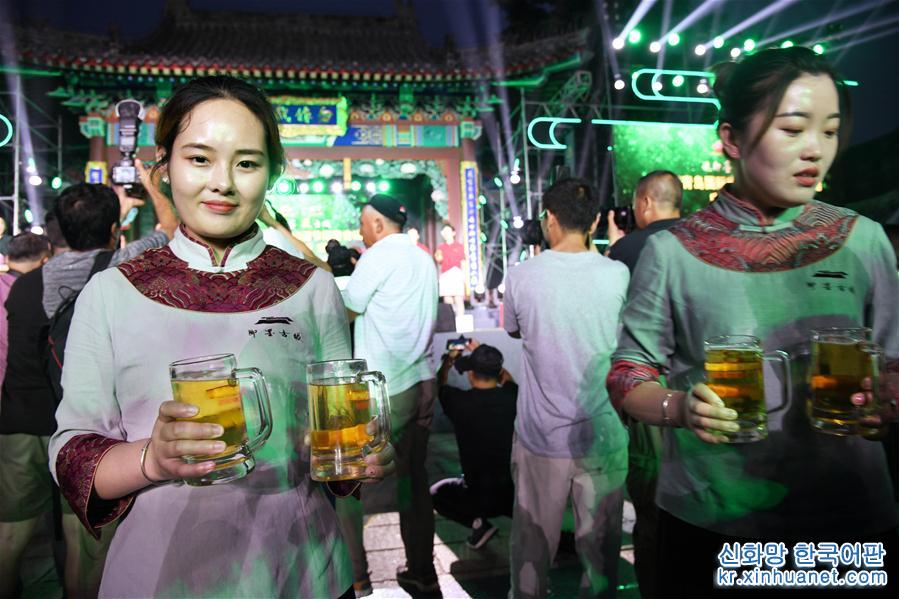 （经济）（5）第29届青岛国际啤酒节即墨古城会场启幕