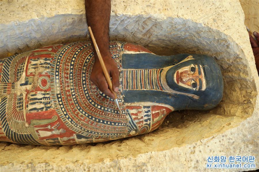 （國際）（1）埃及4500年歷史的彎曲金字塔內部墓室向遊客開放