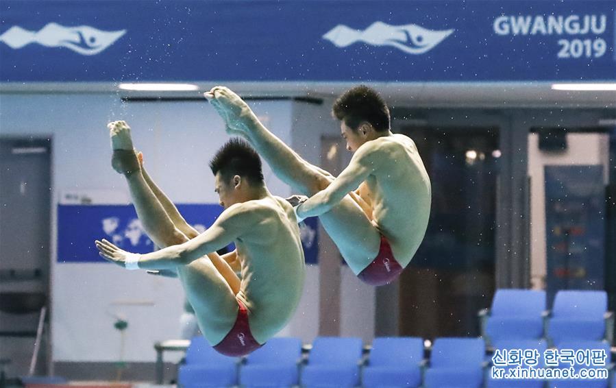（游泳世锦赛）（2）跳水——曹缘/陈艾森夺得男子双人10米跳台金牌