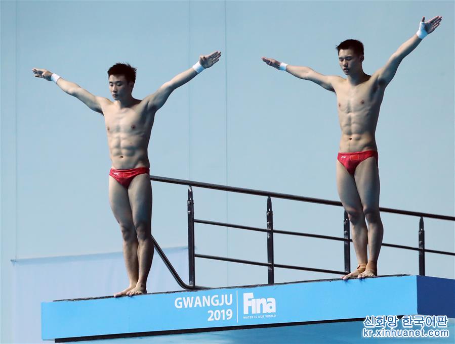 （游泳世锦赛）（10）跳水——曹缘/陈艾森夺得男子双人10米跳台金牌