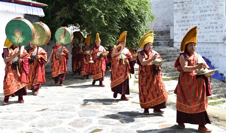 （文化）（3）西藏扎什伦布寺举行展佛活动