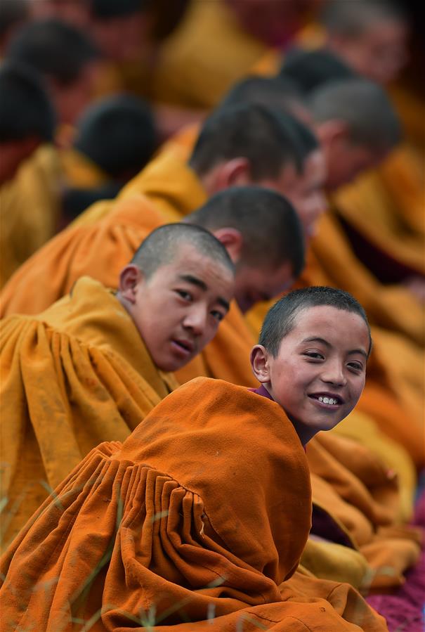 （文化）（2）西藏扎什伦布寺举行展佛活动