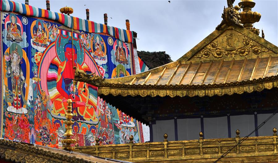 （文化）（1）西藏扎什伦布寺举行展佛活动