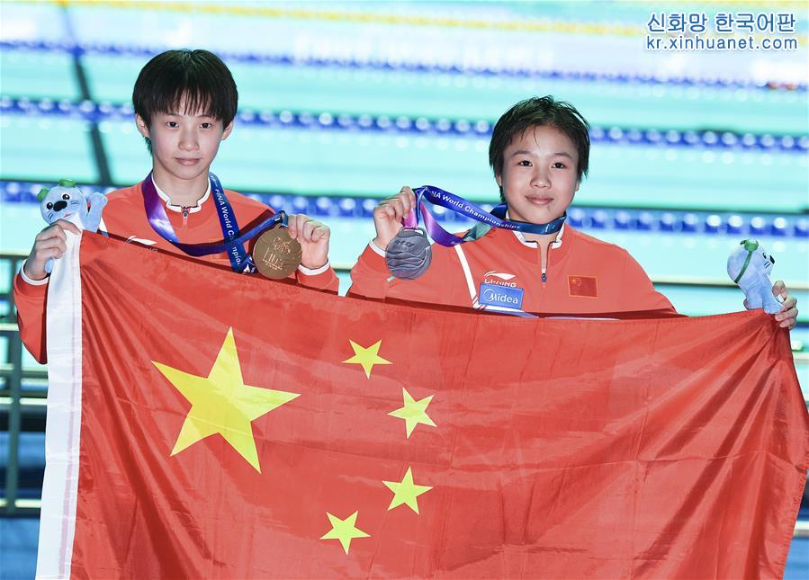 （游泳世锦赛）（1）跳水——陈芋汐、卢为包揽女子十米台金银牌