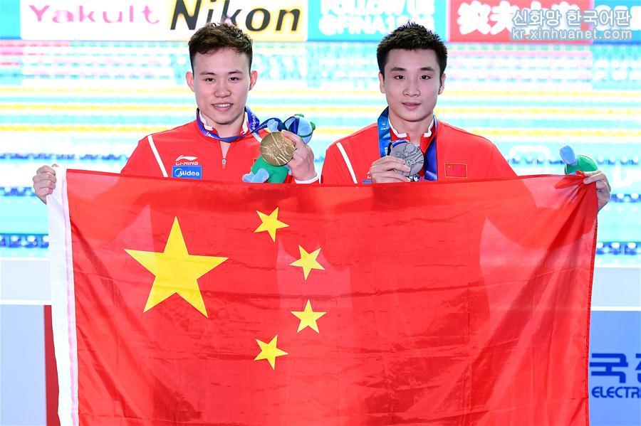 （游泳世锦赛）（1）跳水——男子3米板决赛：谢思埸、曹缘夺得冠亚军