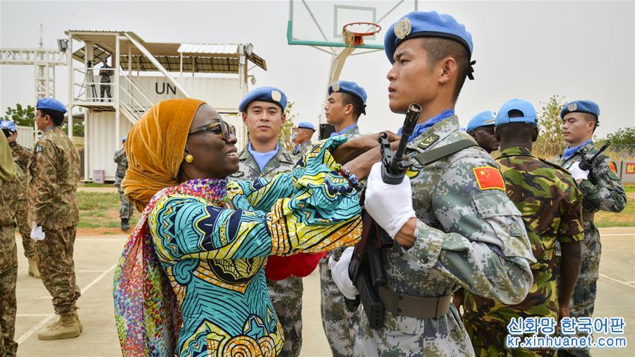 （国际·图文互动）（1）中国第二批赴苏丹维和直升机分队荣获联合国和平荣誉勋章