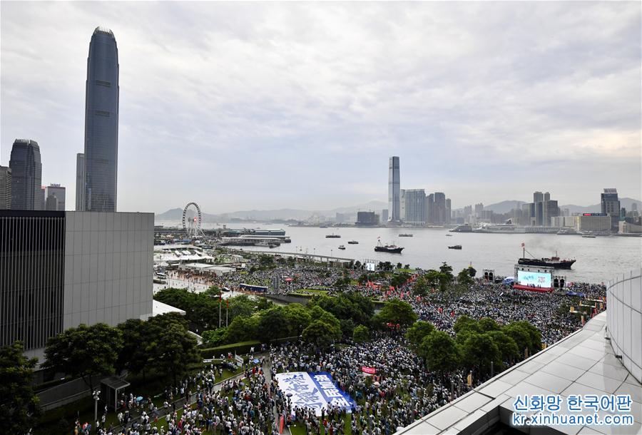 （社会）（2）香港各界举行“守护香港”大型集会 护法治反暴力