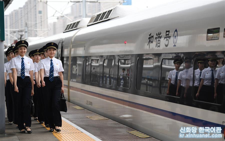 （新华视界）（4）国内铁路将迎来首批女动车组司机
