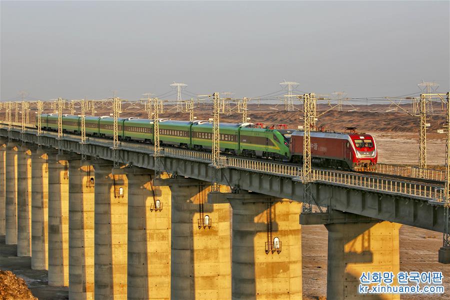 （社会）新疆铁路首列“复兴号”列车将于近日正式投入运营