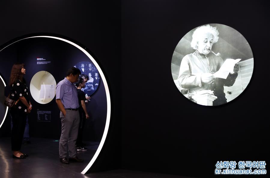 （文化）（2）爱因斯坦的异想世界特展在上海开幕