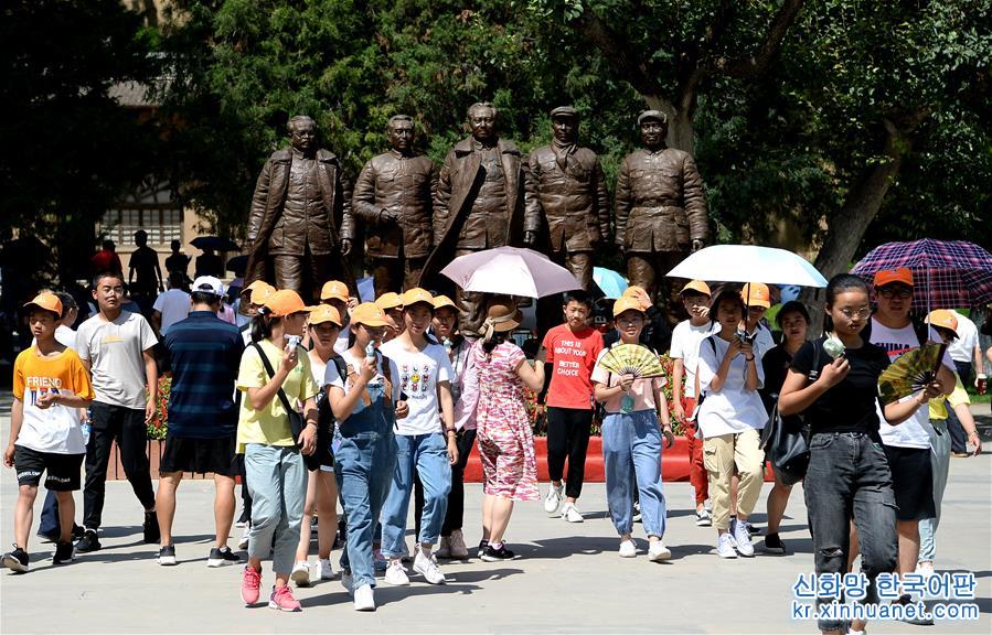 （社会）（3）圣地延安红色旅游热