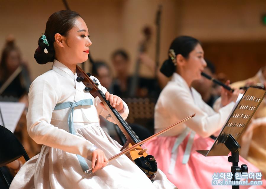 （文化）（5）北京：欣赏民族音乐 感受传统文化