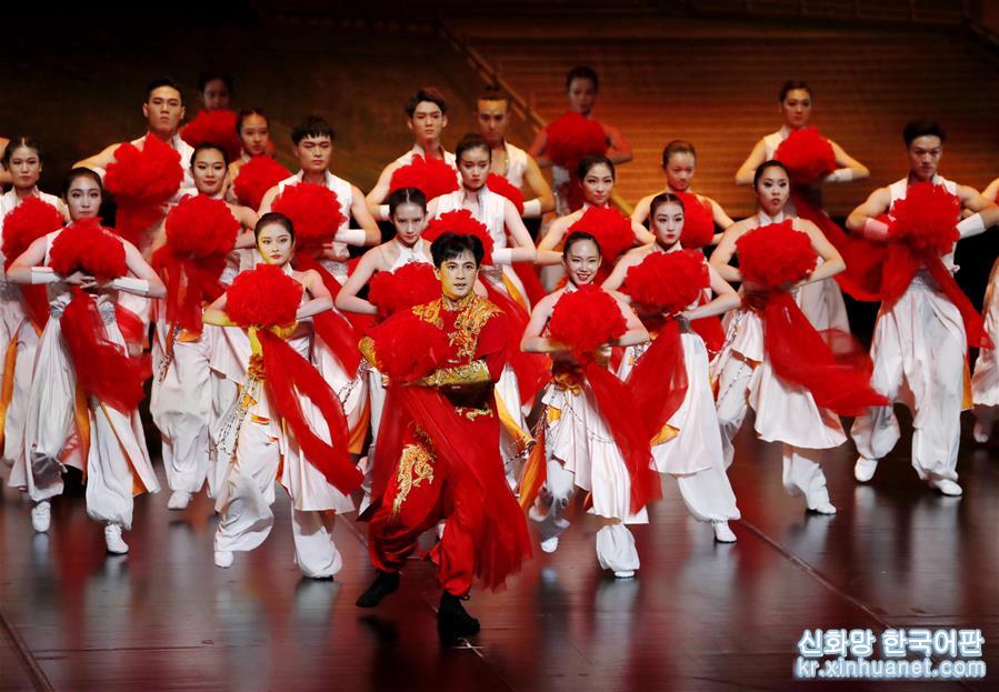 （文化）（4）上海：公益展演“舞出中国风”