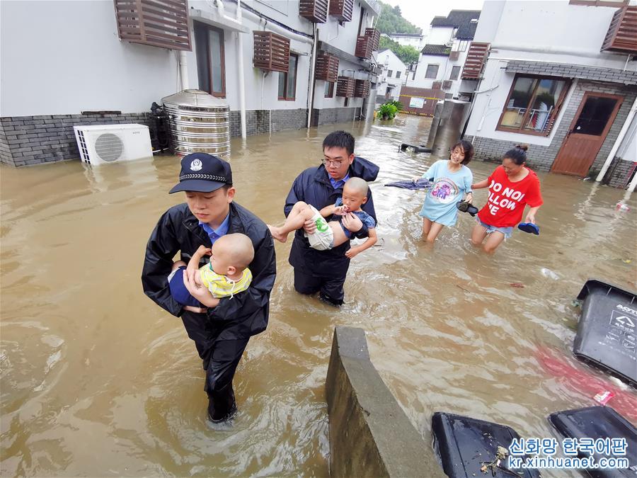 #（关注“利奇马”）（4）浙江：台风来袭 组织救援