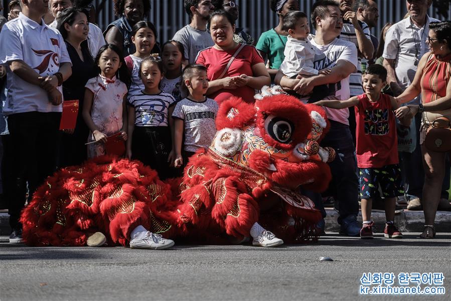 （国际·图文互动）（4）巴西圣保罗举行中华文化快闪活动