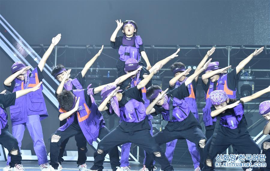（文化）（1）首届“中国街舞盛典”在郑州举办