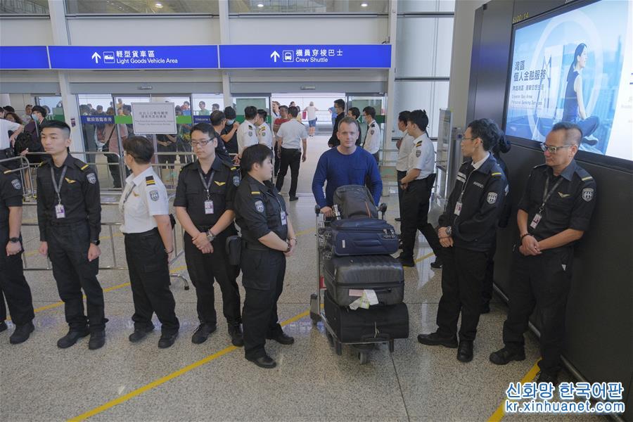 （图文互动）（1）香港机管局：已取得法庭临时禁制令 禁止干扰机场正常使用