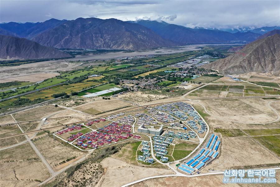 （社会）（1）探访西藏首批易地扶贫搬迁点——拉萨河畔四季吉祥村