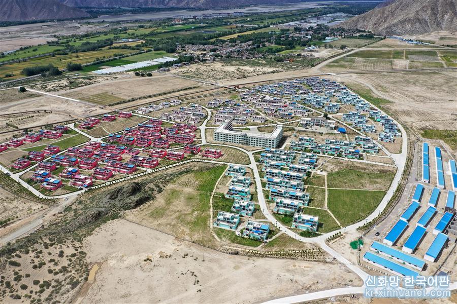 （社会）（3）探访西藏首批易地扶贫搬迁点——拉萨河畔四季吉祥村