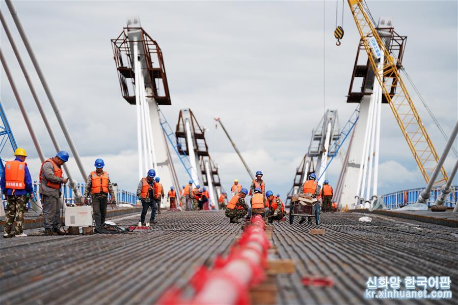 （经济）（10）探访中俄合建首座跨境公路大桥