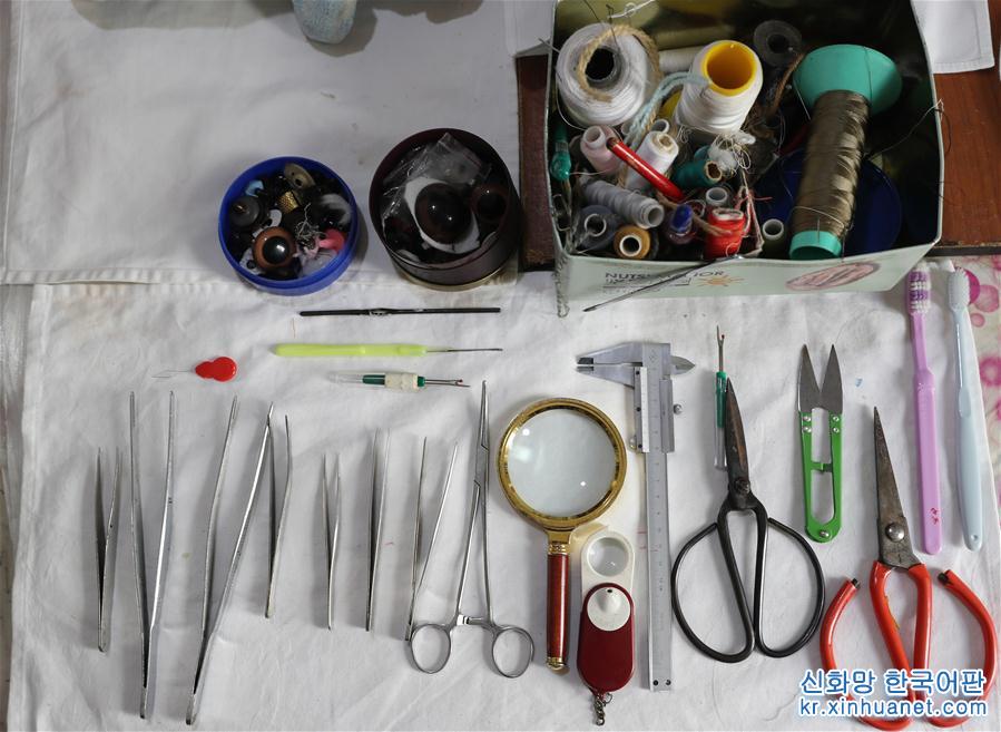 （图片故事）（8）上海：七旬老人的“毛绒娃娃医院”