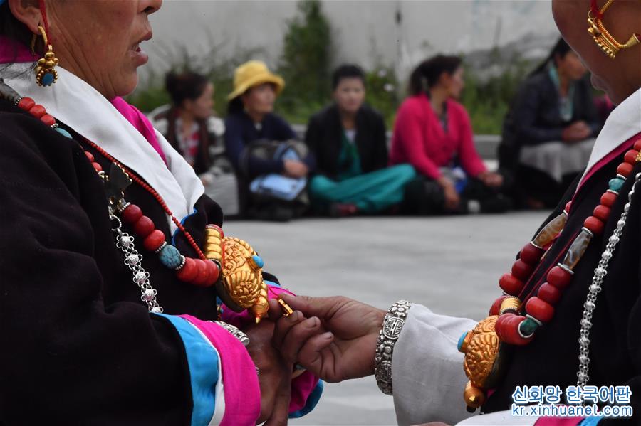 （新華視界）（5）吉隆溝的藏族服飾