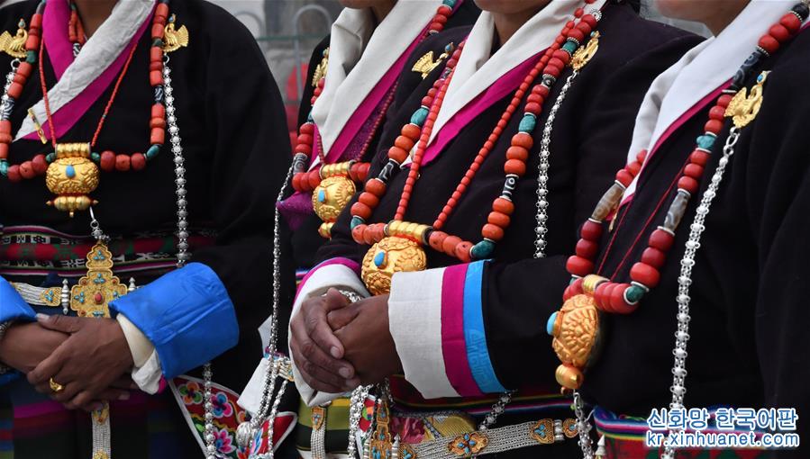 （新華視界）（4）吉隆溝的藏族服飾