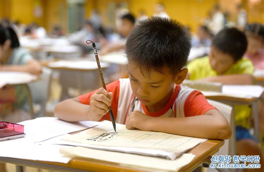  （港澳台·图文互动）（8）“写好中国字，做好中国人！”——全港中小学书法比赛总决赛侧记
