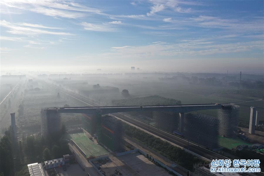 （经济）（6）京雄城际铁路跨津保铁路桥梁转体完成