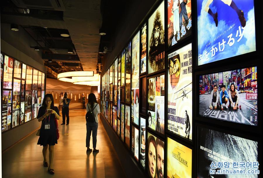 （社会）（4）青岛：探访电影博物馆 感受光影魅力