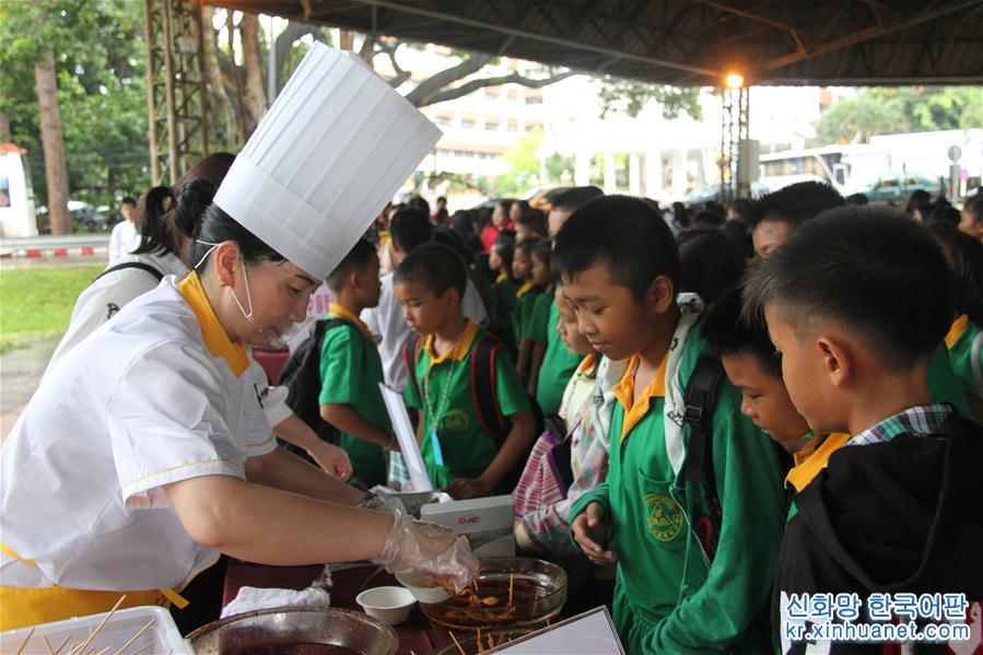 （国际·图文互动）（4）泰国一孔子学院举办“中国厨房”美食文化节